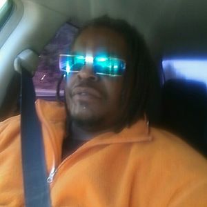 Meet your Posher, Amos